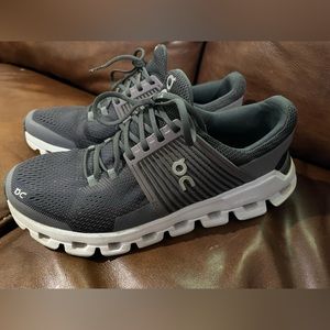 On Cloud sz 8.5 women Cloudswift